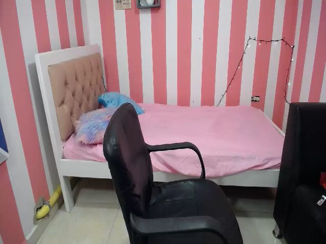 Live sex webcam photo for Engelbigtits #272691434