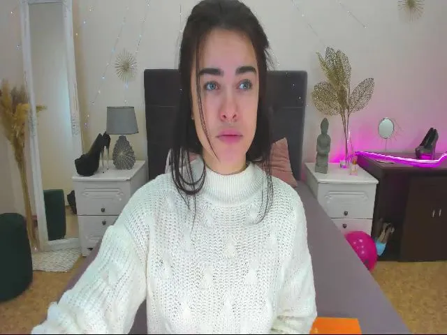 Live sex webcam photo for ErikaCurtees #271851449