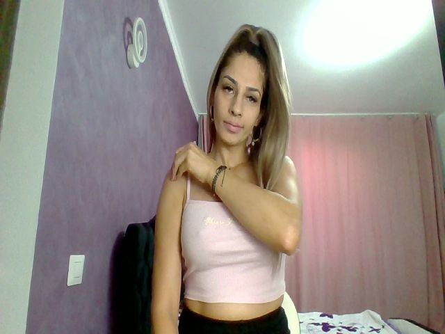 Live sex webcam photo for Erika_Sweet #273726926