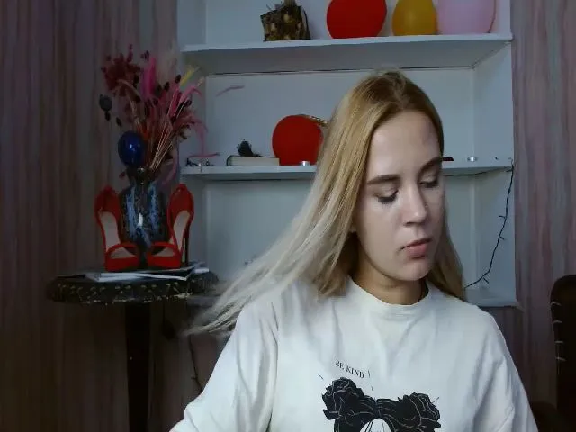 Live sex webcam photo for ErikkaDream #274492539