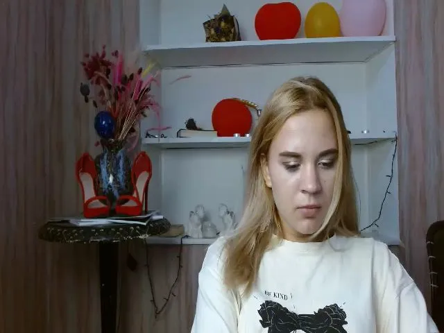 Live sex webcam photo for ErikkaDream #274492787