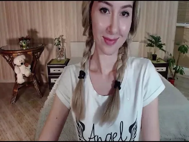 Live sex webcam photo for EstelleLauder #272217266