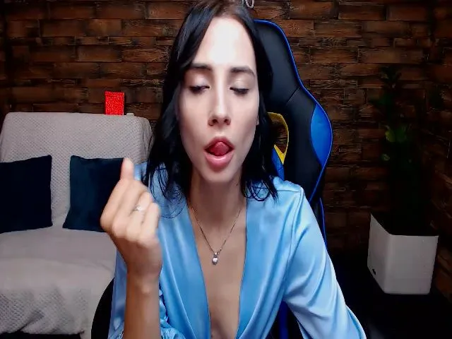 Live sex webcam photo for EvaMillis #274532942