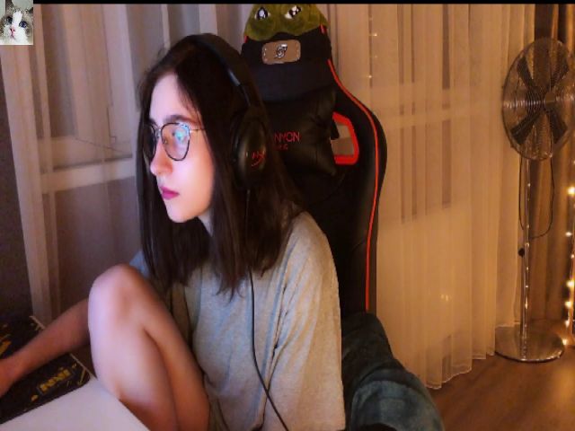 Live sex webcam photo for EvaWho #274129853