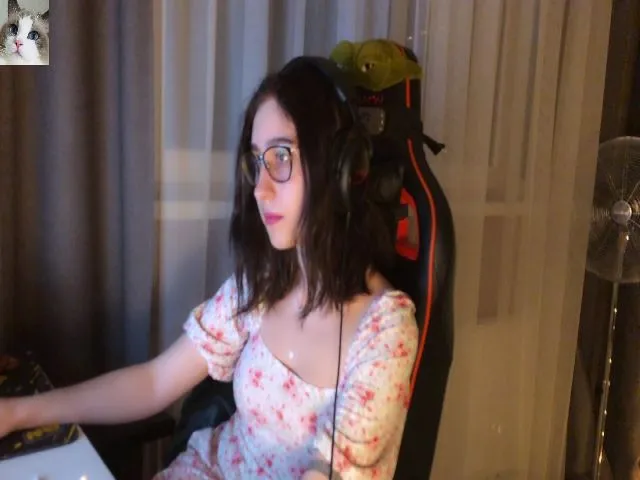 Live sex webcam photo for EvaWho #274151709