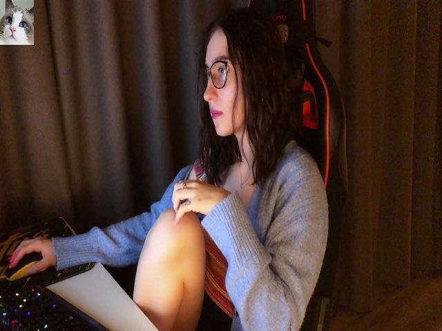 Live sex webcam photo for EvaWho #274179821