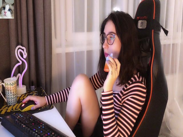 Live sex webcam photo for EvaWho #274303946