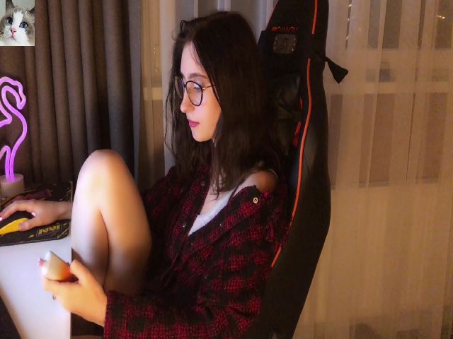 Live sex webcam photo for EvaWho #274345699