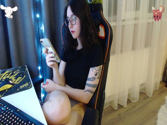 Live sex webcam photo for EvaWho #274485933