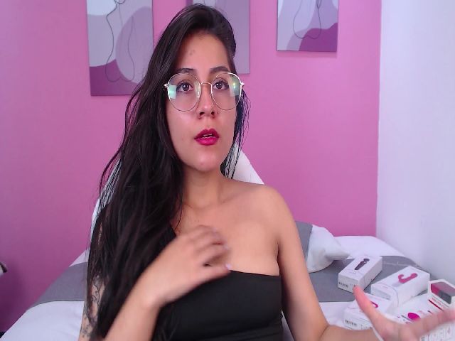 Live sex webcam photo for Eva_Collins2 #271933126