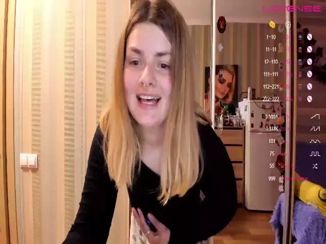 Live sex webcam photo for Eva__Kamenski #272942424