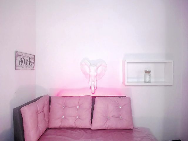 Live sex webcam photo for Eve_Rox #272923453