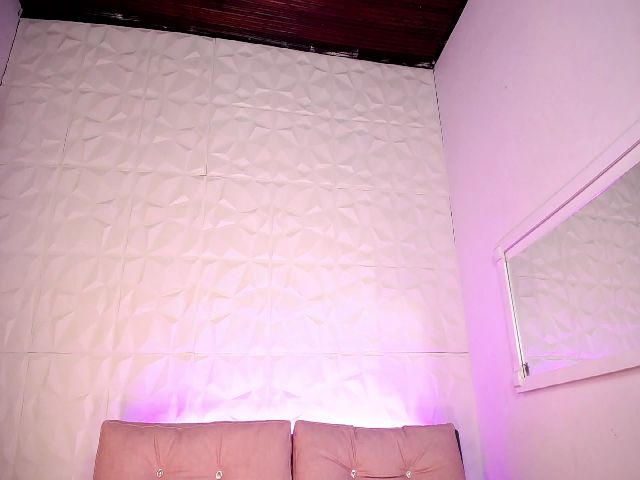 Live sex webcam photo for Eve_Rox #273087131