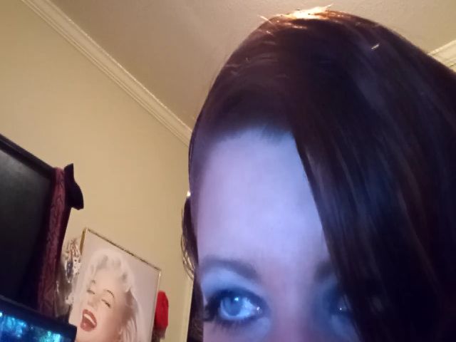 Live sex webcam photo for EveeMonroe35 #273322321