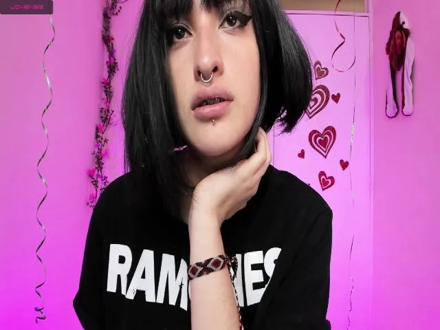 Live sex webcam photo for Evee_j #272147214