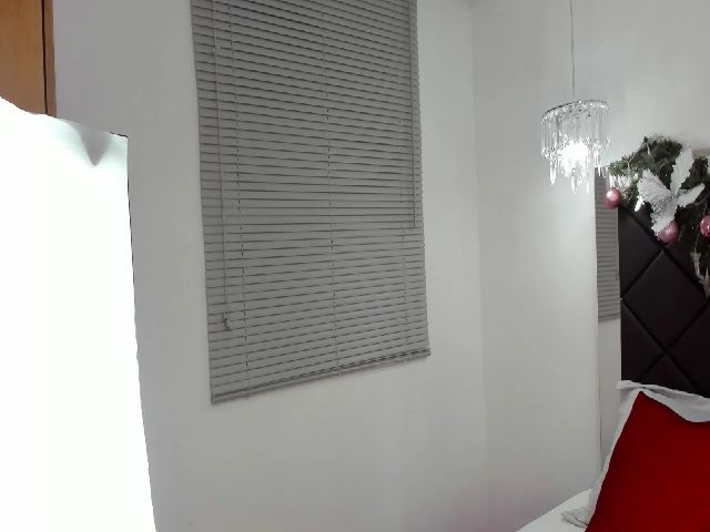 Live sex webcam photo for Evelincooper #271740099