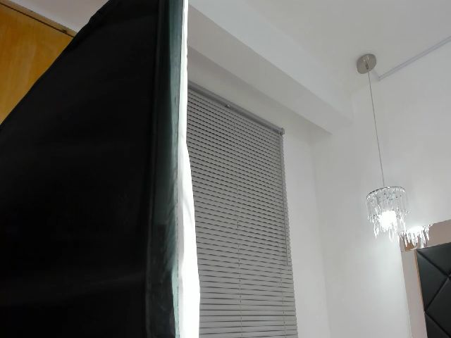 Live sex webcam photo for Evelincooper #271925793