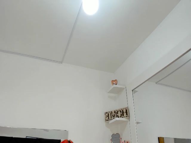 Live sex webcam photo for Evelincooper #271960781