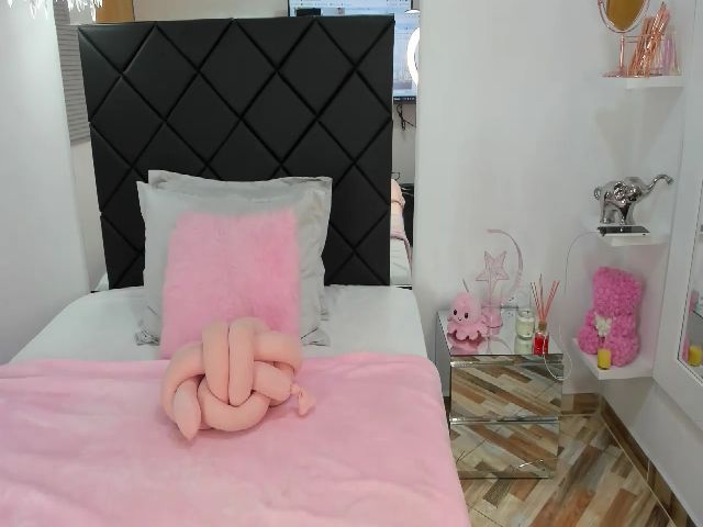 Live sex webcam photo for Evelincooper #272209180