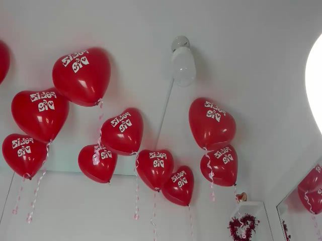 Live sex webcam photo for Evelincooper #272417802