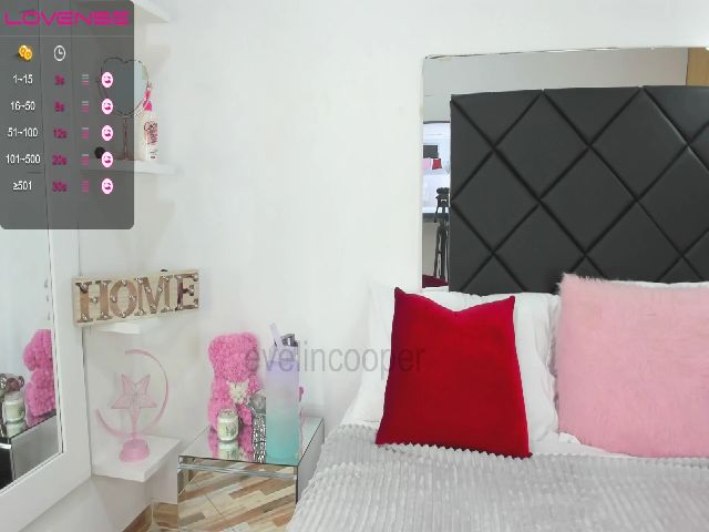 Live sex webcam photo for Evelincooper #273879666