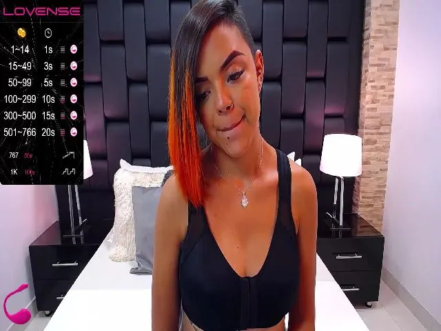 Live sex webcam photo for EvelynOwen #272333851