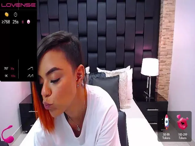 Live sex webcam photo for EvelynOwen #272333957