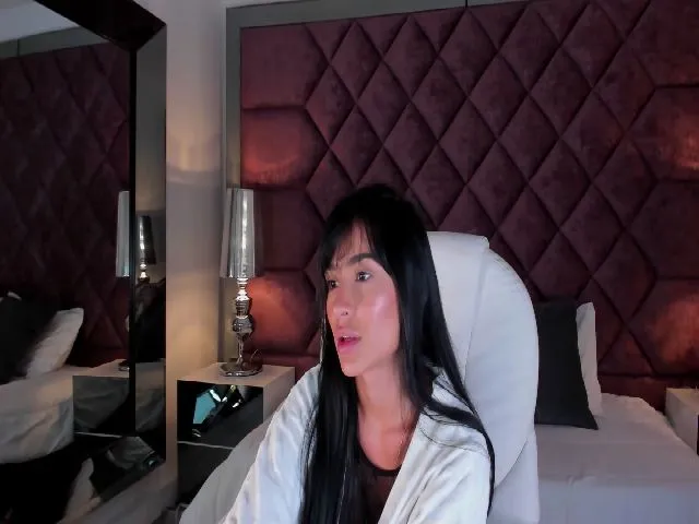 Live sex webcam photo for Evelynwoods #271832427