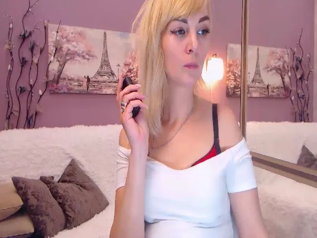 Live sex webcam photo for EwaXSweet #272582823