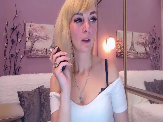 Live sex webcam photo for EwaXSweet #272592366
