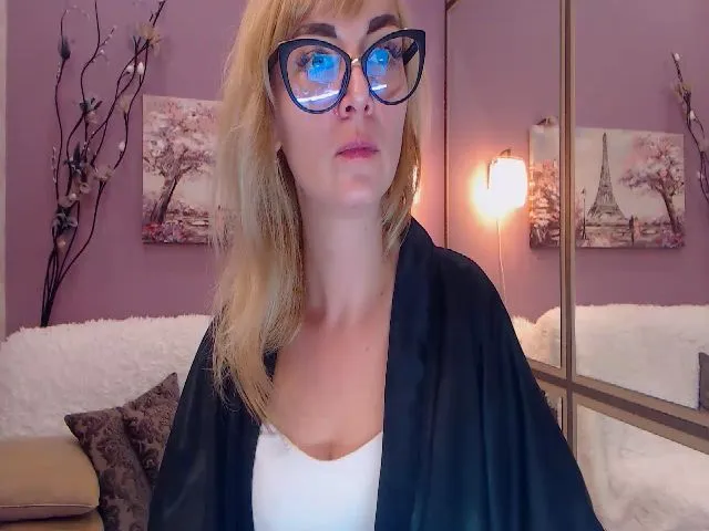 Live sex webcam photo for EwaXSweet #273228281