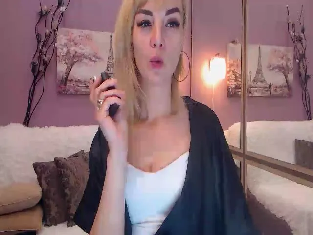 Live sex webcam photo for EwaXSweet #273423747