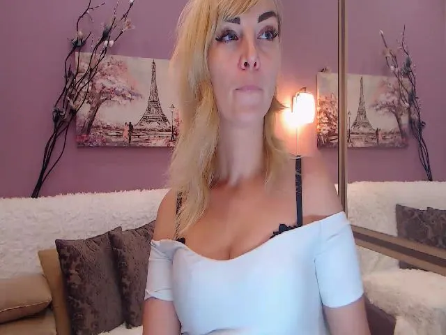 Live sex webcam photo for EwaXSweet #273873701