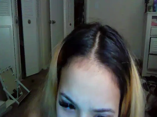 Live sex webcam photo for Exotica83 #271986327