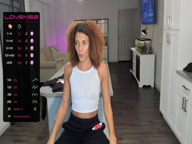 Live sex webcam photo for Exoticpeachx #271729039