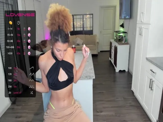 Live sex webcam photo for Exoticpeachx #271823913