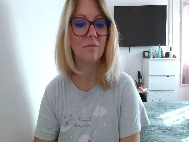 Live sex webcam photo for ExotikBabe #274725895