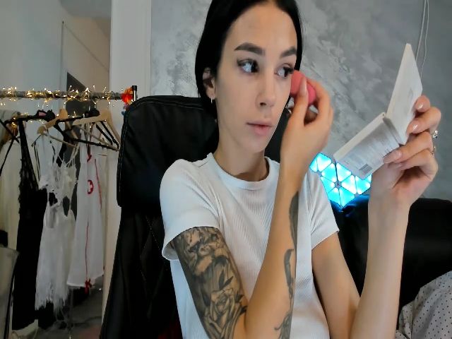 Live sex webcam photo for Fallingdevil #272384927