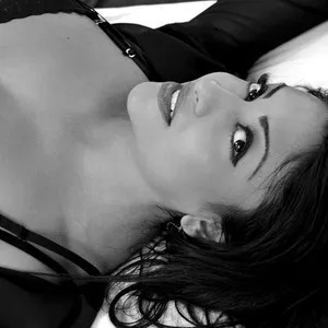 Live sex webcam photo for FamousChoco #290519568