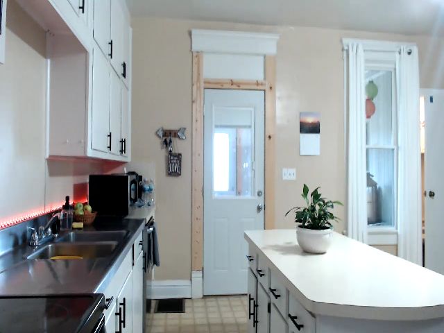 Live sex webcam photo for FarmGirl__ #272852982