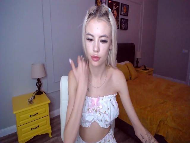 Live sex webcam photo for FluteringLady #272244728