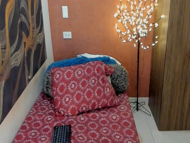 Live sex webcam photo for Forevermanu #271897427