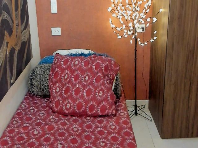 Live sex webcam photo for Forevermanu #271909899