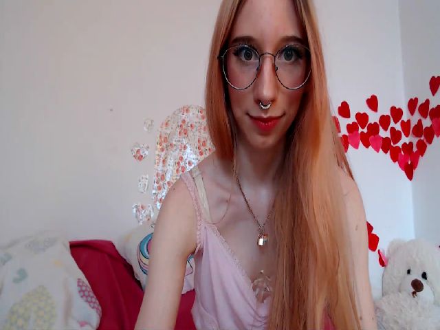 Live sex webcam photo for FoxyDaisy_ #274239412