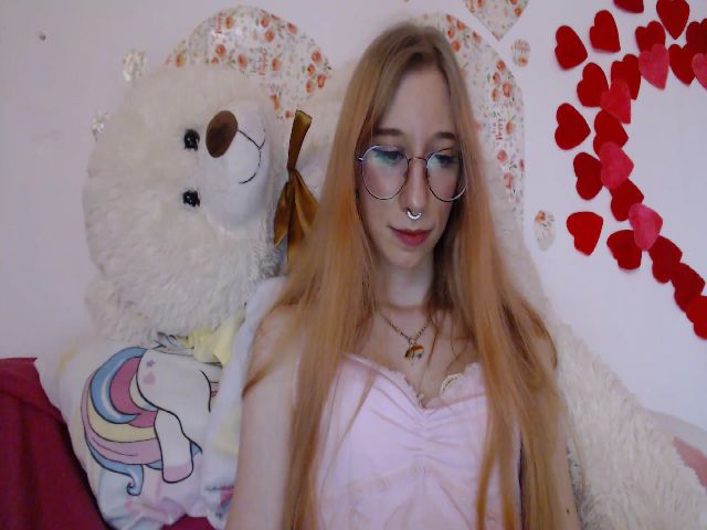 Live sex webcam photo for FoxyDaisy_ #274239546