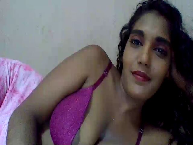 Live sex webcam photo for FoxyIndianX #272025898