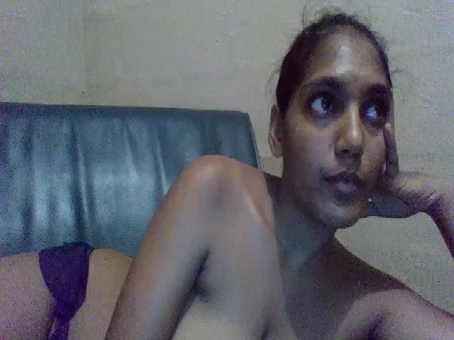 Live sex webcam photo for FoxyIndianX #272101381