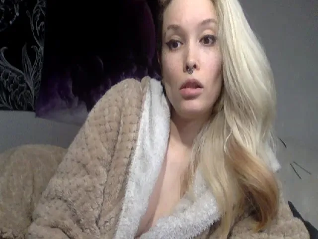 Live sex webcam photo for FRANKK_CASTLE #272444728