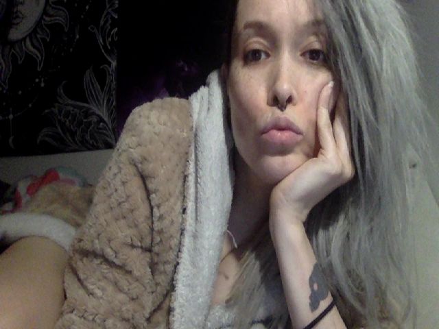 Live sex webcam photo for FRANKK_CASTLE #272986684