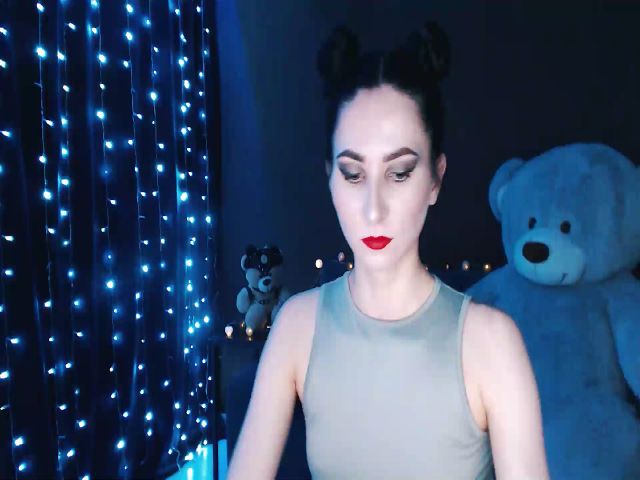 Live sex webcam photo for FrauleinMeow_ #274335116